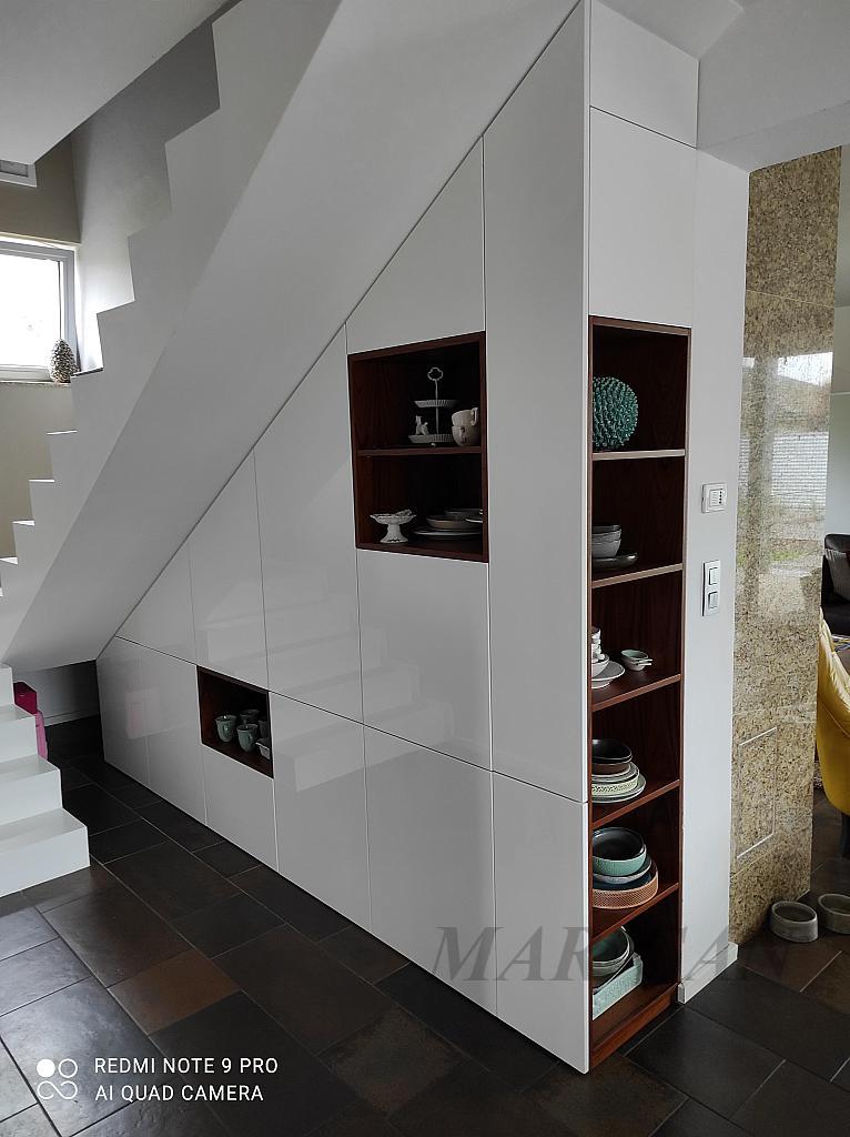 Striekaný nábytok, úložný priestor pod schody