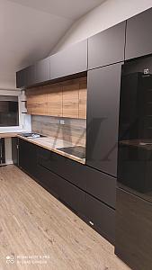 Kuchyńa Dub a čierna