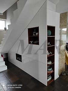 Striekaný nábytok, úložný priestor pod schody