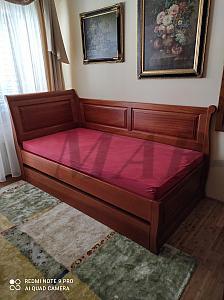 Dobová posteľ morená